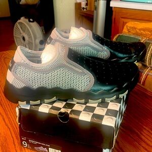 CCILU Men’s Bandit/Bryan Wax Leather Walking Shoe Size US 9 in black and tan.